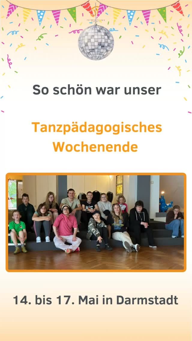 ✨ Tanzpädagogisches Wochenende in Darmstadt ✨
Vier Tage voller Bewegung, Musik, Gemeinschaft und ganz viel Freude! 💛💃🕺

Über Christi Himmelfahrt fand zum ersten Mal unsere tanzpädagogische Freizeit in Darmstadt statt.

Nach einem ersten Kennenlernen in der Jugendherberge ging es direkt aktiv los: auf dem Spielplatz neben der Jugendherberge hat die Gruppe mithilfe von Kennenlernspielen zusammen gefunden 🌿🤝.

Am nächsten Tag wurden wir in der Tanzschule Bäulke  von den Tanzpädagoginnen Sinikka und Nici empfangen. Dort wurde gespielt, getanzt, ausprobiert und geübt – von musikalischen Warm-ups bis hin zu zwei geheimen Choreografien, die am Ende stolz präsentiert wurden 🎶✨.

Ein besonderes Highlight: unsere eigene kleine Disco mit Lieblingssongs und bunten Lichtern 🎉🪩.
Am letzten Tag durften die Betreuenden sogar selbst mittanzen.

💛 Vier Tage voller Tanz, Gemeinschaft, Bewegung und unvergesslicher Erlebnisse. 
Wir freuen uns schon jetzt auf die nächste Freizeit! 

 #tanzpädagogik #freizeit #gemeinschaft #bewegung#PWS