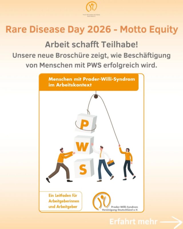 Rare Disease Day 2026: Equity – Arbeit schafft Teilhabe! 

Menschen mit Prader‑Willi‑Syndrom können großartige Teammitglieder sein: Sie arbeiten zuverlässig, regelkonform, ausdauernd und mit großer Genauigkeit. Doch oft stehen ihnen strukturelle Hürden im Weg. 

Unsere neue Broschüre macht Mut, diese Barrieren abzubauen. Sie zeigt praxisnah, wie Arbeitsplätze so gestaltet werden können, dass Menschen mit PWS ihre Fähigkeiten entfalten: mit einem passenden Ernährungsmanagement, klaren Strukturen, festen Zuständigkeiten, visualisierten Abläufen und einem sensibilisierten Team. Gleichzeitig erklärt sie, wie ein guter Umgang mit Ernährung, Stress oder eingeschränkter kognitiver Flexibilität gelingt und wie Krisensituationen präventiv entschärft werden können. 

Ein weiterer Schwerpunkt: Fördermöglichkeiten wie das Budget für Arbeit oder Unterstützte Beschäftigung, die Unternehmen finanziell und organisatorisch entlasten. 

Für eine Arbeitswelt, in der echte Teilhabe möglich ist. 

👉 Die Broschüre ist jetzt für 1 € in unserem Shop erhältlich. 

💙 Mitglieder mit einem Kind ab 14 Jahren bekommen sie automatisch mit der nächsten PWS‑Info. 

#RareDiseaseDay #RDD2026 #Equity #ArbeitSchafftTeilhabe #PraderWilliSyndrom PWS Inklusion InklusiveArbeitswelt Chancengleichheit BarrierenAbbauen